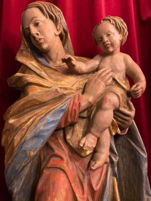 Madonna With Child  style BAROQUE-STYLE  en Hand - Carved Wood Polychrome, Southern Germany 20 th century