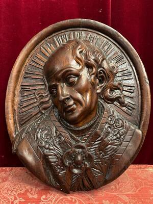 Medallion  style Baroque - Style en Hand - Carved Wood Walnut, Italy  18 th century ( Anno 1780 )