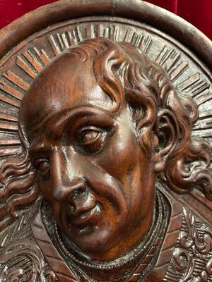 Medallion  style Baroque - Style en Hand - Carved Wood Walnut, Italy  18 th century ( Anno 1780 )