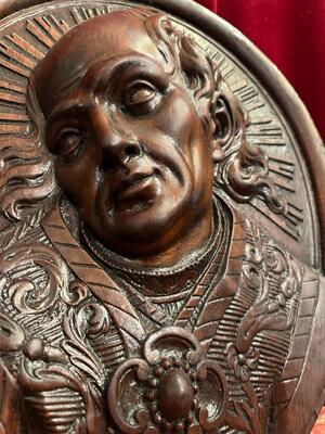Medallion  style Baroque - Style en Hand - Carved Wood Walnut, Italy  18 th century ( Anno 1780 )