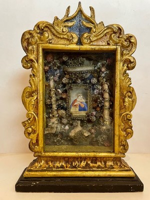 Reliquary Ecce Anchilla Dei ( Annunciation )  Multiple Ex Ossibus Relics Of S. Venerandae Martyris style Baroque - Style en Wood / Wax Seals / Glass Covered., Spain 18 th century ( Anno 1785 )