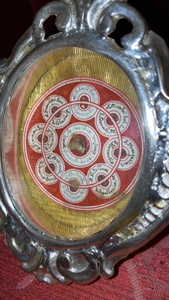 1 BAROQUE-STYLE Reliquary - Relic Ex Ossibus St. Amandus & Multiple Saints 16