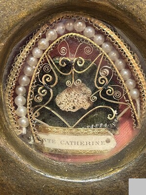 Reliquary - Relic Ex Ossibus St. Catherine style Baroque - Style en Wood /  Glass Eyes / Fabrics / Brass / Stones , Spain 19 th century ( Anno 1835 )