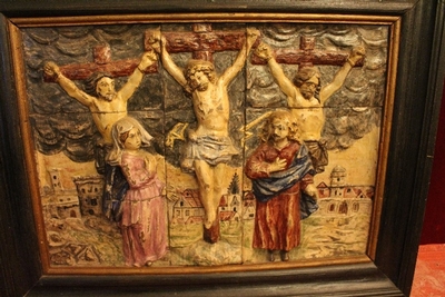 Calvary Scene en Terra-Cotta polychrome / Wooden Frame, Belgium 19th century