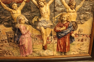 Calvary Scene en Terra-Cotta polychrome / Wooden Frame, Belgium 19th century