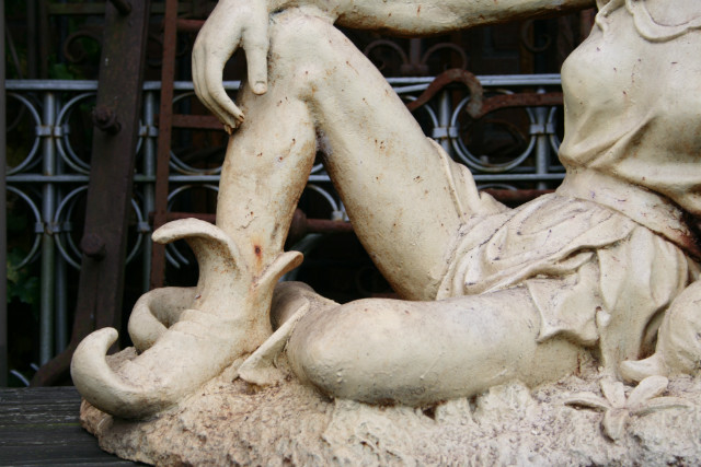 1  Cast Iron Statue : Sitting Fairy