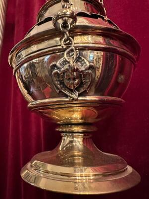 Censer-Stand  Complete With Censer And Boat  en Brass / Bronze / Polished and Varnished, Belgium  19 th century ( Anno 1865 )