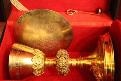 Chalice Complete With Paten Spoon And Original Case  en Brass / Bronze, Belgium 19th century