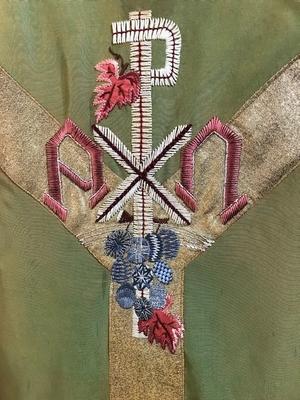 Chasuble By Stadelmayer Nijmegen Holland en hand embroidered, Dutch 20th century