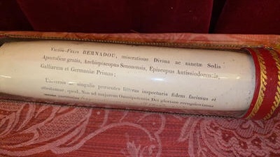 Cillinder Reliquary - Relic Fragmentum Capitis ( Part Of Skull ) St. Theodechildis Virginis With Original Document en Glass / Originally Sealed, France 19 th century ( Anno 1877 )