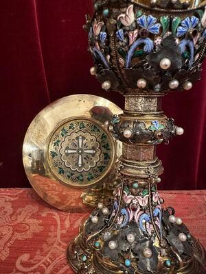 Exceptional Chalice. style Classical en SILVER GILT , ENAMEL , FLORAL DECORATION , AMETHYST CABOCHONS , PEARLS, Hungary  19 th century