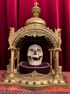 Exceptional High Quality Very Large Reliquary With Skull Of Unknown Saint style Classicistic en Bronze Gilt / Enamel, France 19 th century ( Anno 1865 )