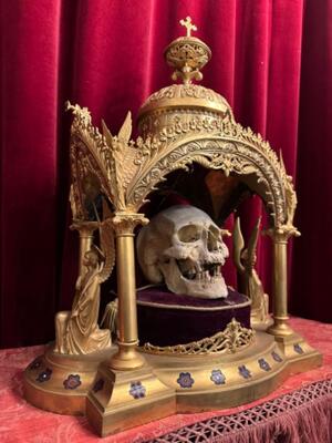 Exceptional High Quality Very Large Reliquary With Skull Of Unknown Saint style Classicistic en Bronze Gilt / Enamel, France 19 th century ( Anno 1865 )