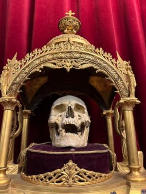 Exceptional High Quality Very Large Reliquary With Skull Of Unknown Saint style Classicistic en Bronze Gilt / Enamel, France 19 th century ( Anno 1865 )