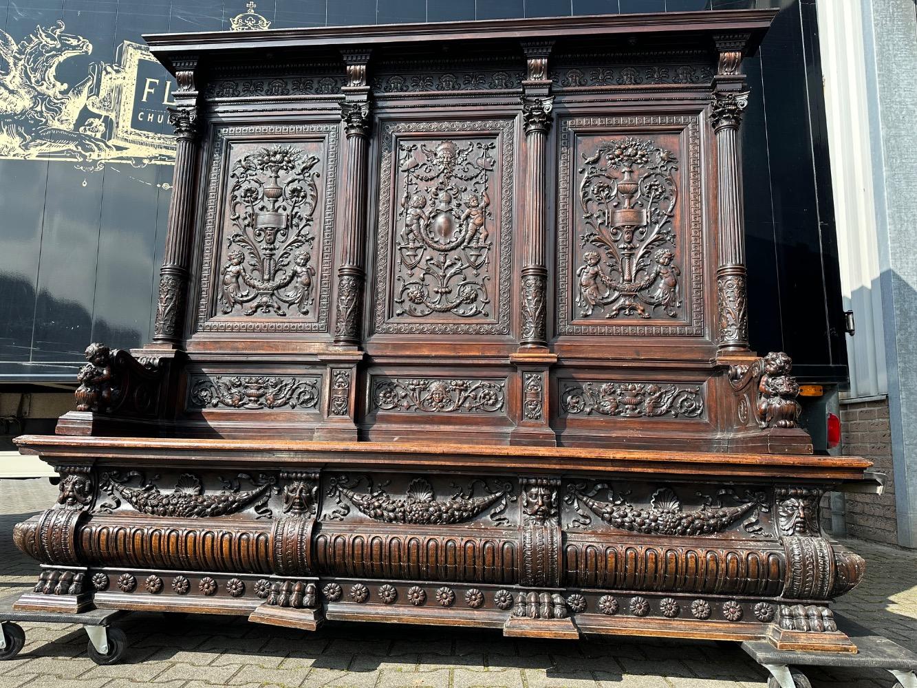 1 Classicistic Exceptional Three - Seater Castle Bench. High Quality Hand - Carving. Higher Price Range.