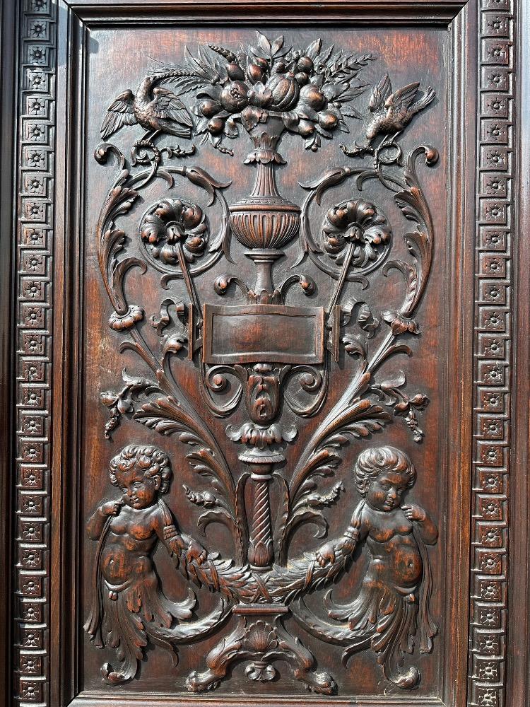 1 Classicistic Exceptional Three - Seater Castle Bench. High Quality Hand - Carving. Higher Price Range.
