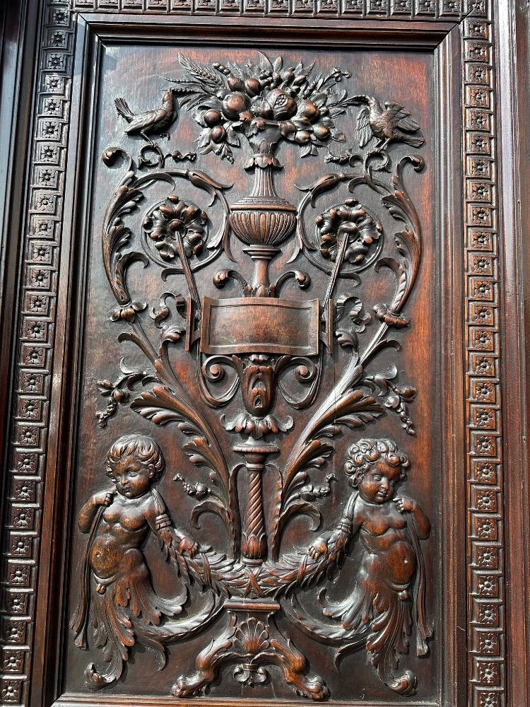 1 Classicistic Exceptional Three - Seater Castle Bench. High Quality Hand - Carving. Higher Price Range.