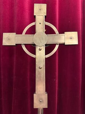 Processional Cross Complete With Pole style Classicistic en Bronze, Netherlands  20 th century ( Anno 1930 )