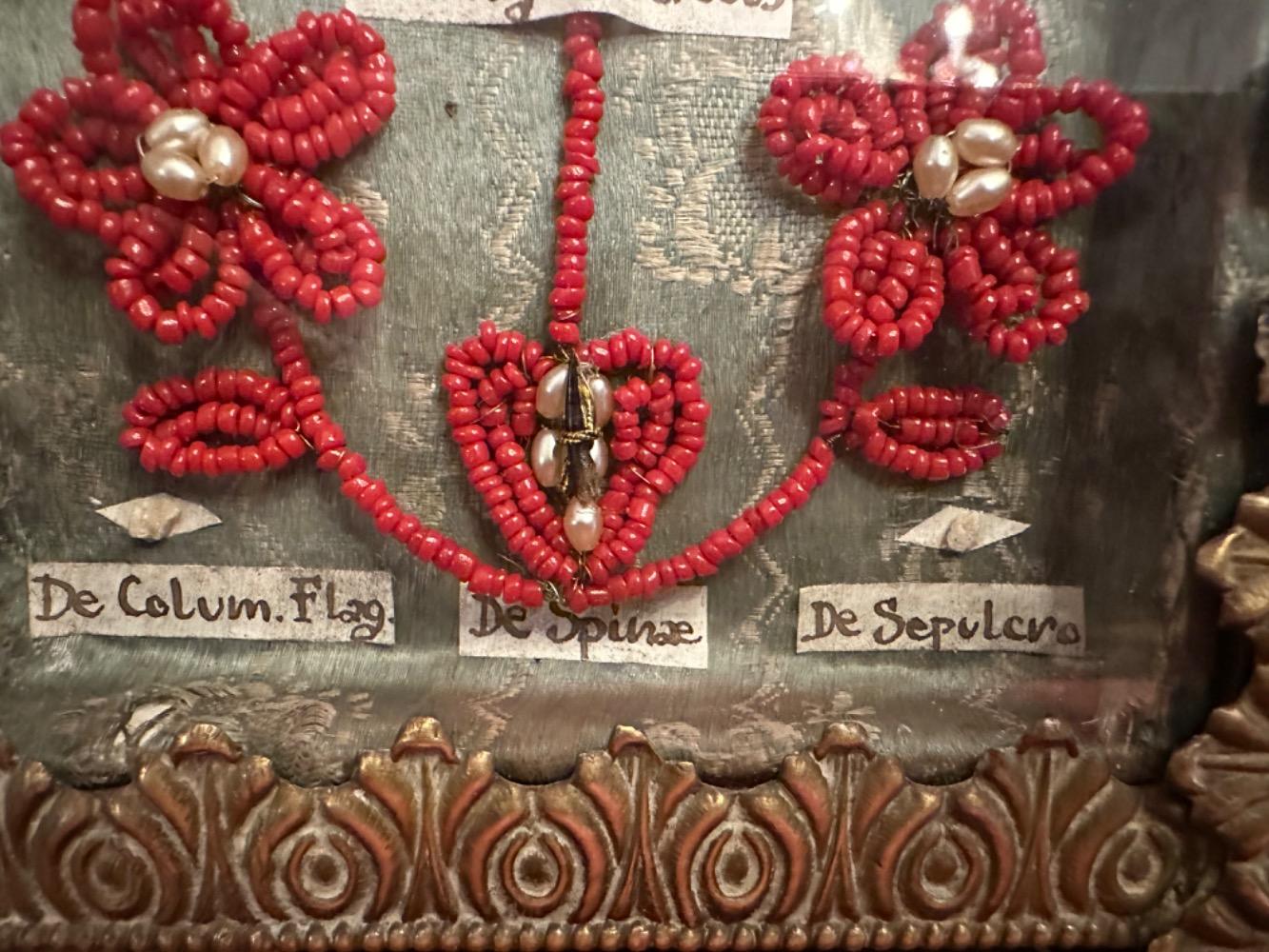 1 Classicistic Reliquary - Relic 1 Baroque - Style Important Reliquary: Relics Related To D.N.J.C.  Relics Of 12 Apostles. De Columna Flagellis. De Spinea Corona. De Sepulcro D.N.J.C. Originally Sealed