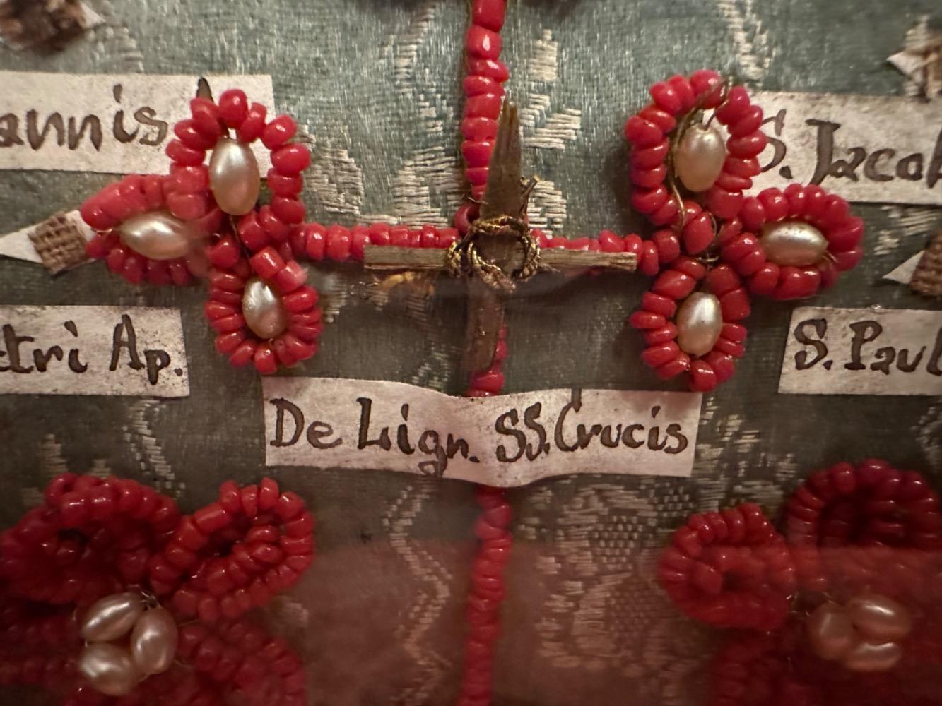 1 Classicistic Reliquary - Relic 1 Baroque - Style Important Reliquary: Relics Related To D.N.J.C.  Relics Of 12 Apostles. De Columna Flagellis. De Spinea Corona. De Sepulcro D.N.J.C. Originally Sealed