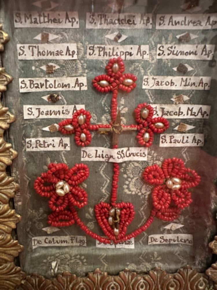 1 Classicistic Reliquary - Relic 1 Baroque - Style Important Reliquary: Relics Related To D.N.J.C.  Relics Of 12 Apostles. De Columna Flagellis. De Spinea Corona. De Sepulcro D.N.J.C. Originally Sealed