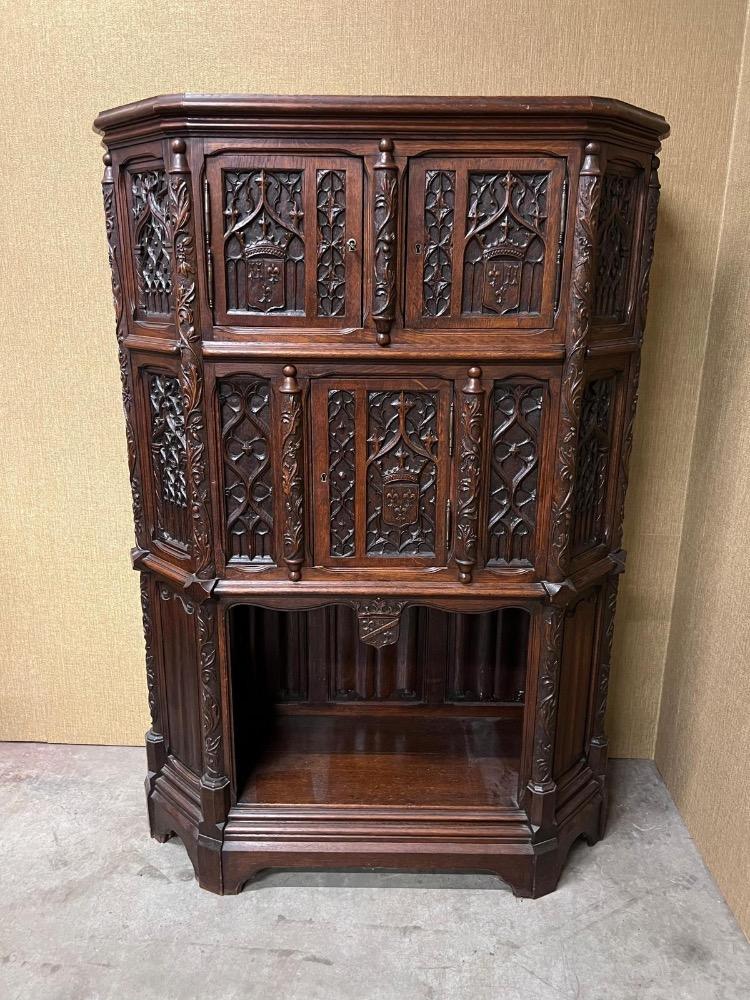 1  Credens Cabinet