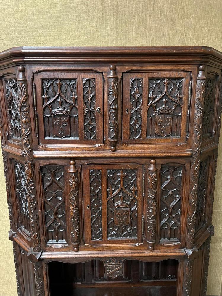 1  Credens Cabinet
