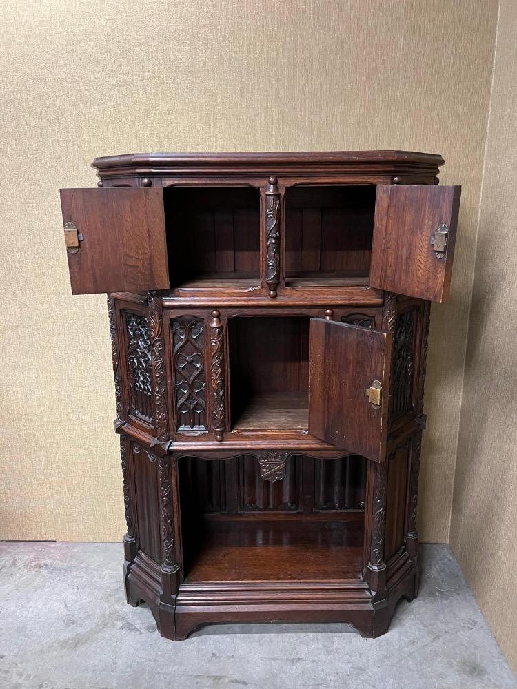 1  Credens Cabinet