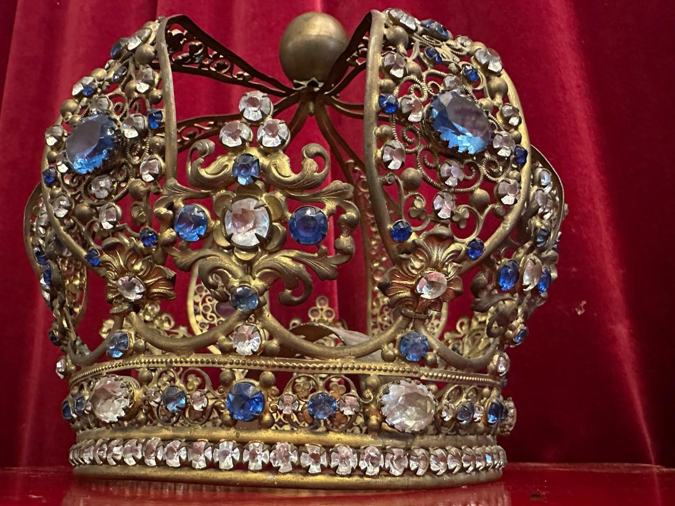 1  Crown.