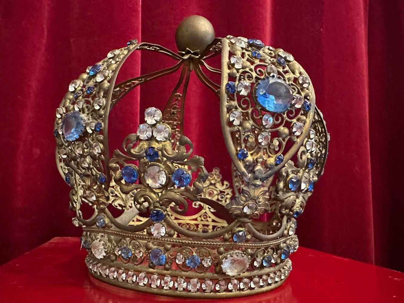 1  Crown.