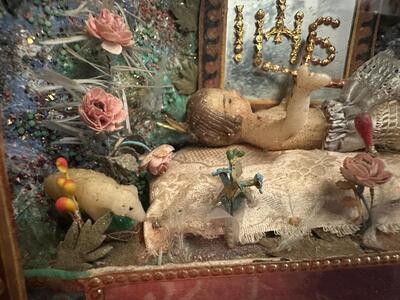 Devotion Shrine Child Jesus In Wax Monastery - Work  en Fully Handmade / Glass / Brocade, Southern Germany 19 th century ( Anno 1845 )