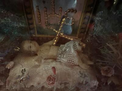 Devotion Shrine Child Jesus In Wax Monastery - Work  en Fully Handmade / Glass / Brocade, Southern Germany 19 th century ( Anno 1845 )