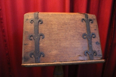 Double-Sided Choir-Lectern en Oak wood, Dutch 18th century