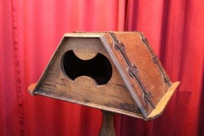 Double-Sided Choir-Lectern en Oak wood, Dutch 18th century