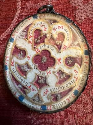 1  Double - Sided Multi Reliquary
