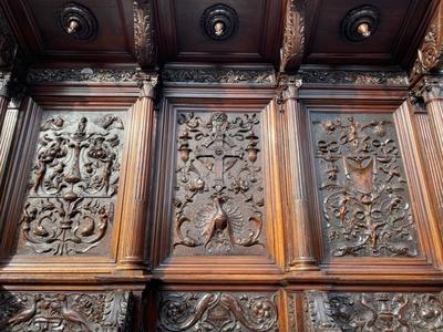 Exceptional Choir Stalls Higher Price Range en Walnut Wood, France 18 th century