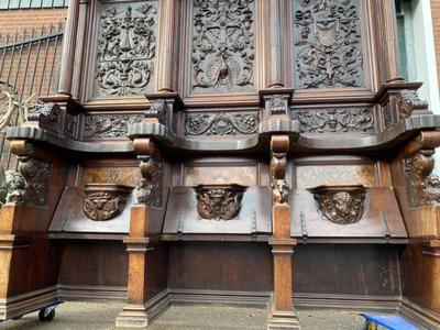 Exceptional Choir Stalls Higher Price Range en Walnut Wood, France 18 th century