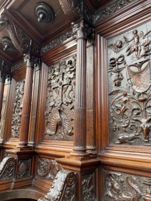 Exceptional Choir Stalls Higher Price Range en Walnut Wood, France 18 th century