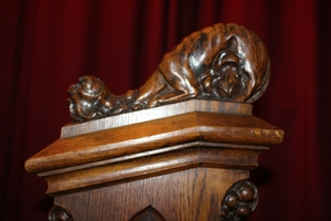 Exceptional Kneeler en wood oak / Red Velvet., Dutch 19th century