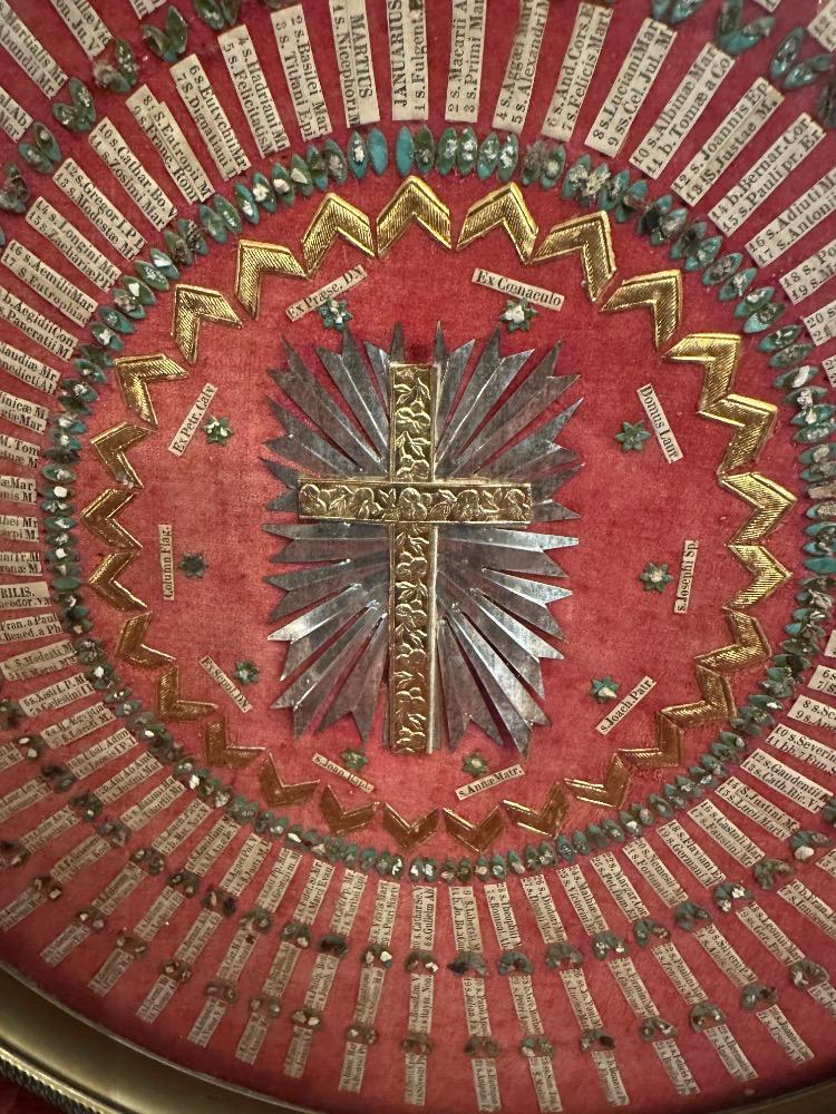 1  Extreme And Very Rare Kalendarium Frame Housing Hundreds Of Ex - Ossibus Relics Of Christian Saints