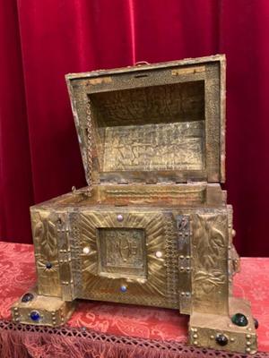 Extreme Exceptional Rare Reliquary Trunk / Case en Brass / Stones , 18 th century