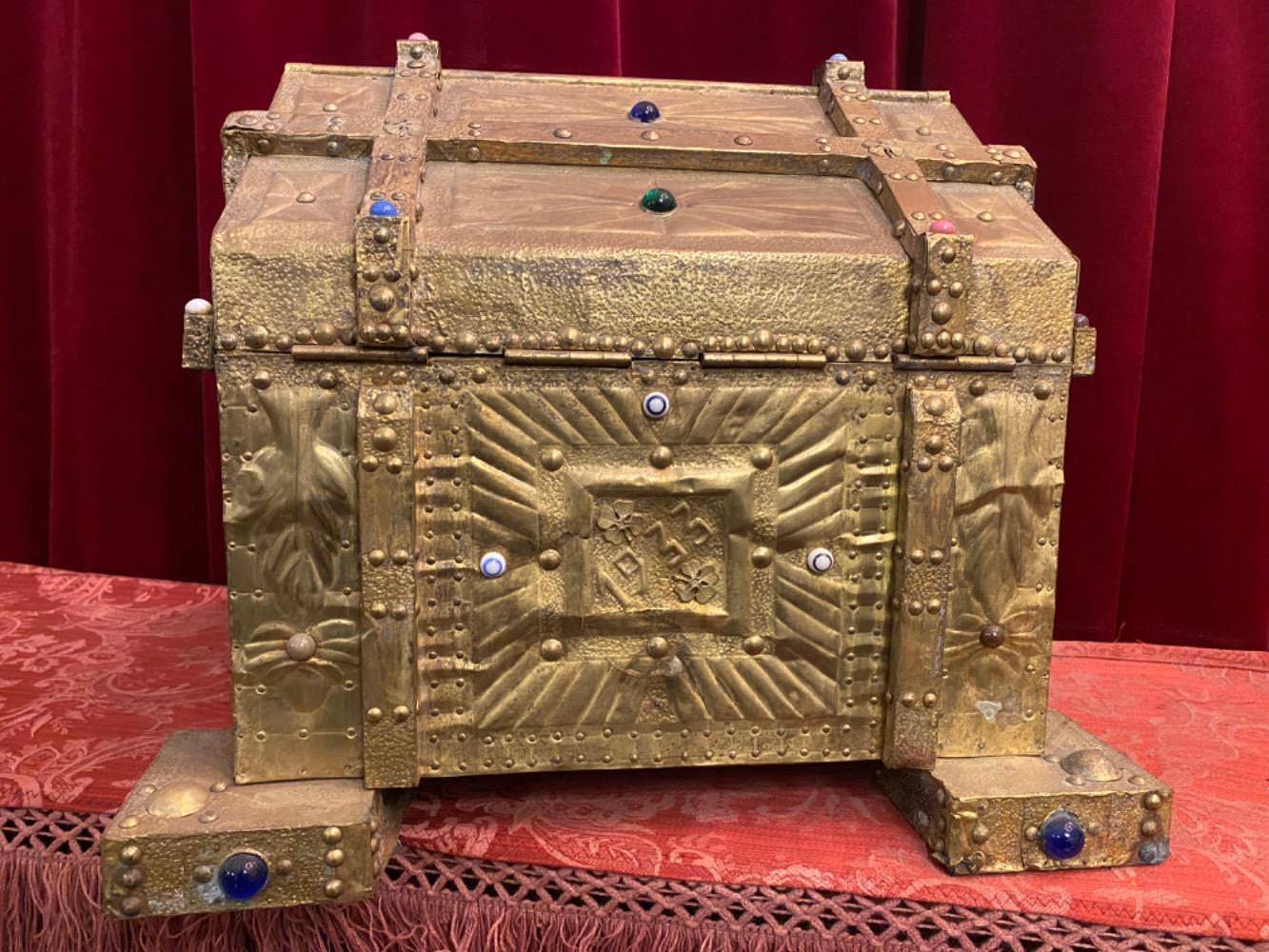 1  Extreme Exceptional Rare Reliquary Trunk / Case