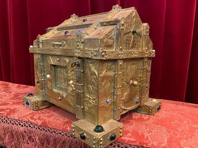 Extreme Exceptional Rare Reliquary Trunk / Case en Brass / Stones , 18 th century