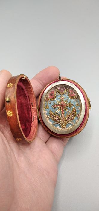 1  Extremely Rare High-Quality Reliquary Containing 6 Relics Including The True Cross