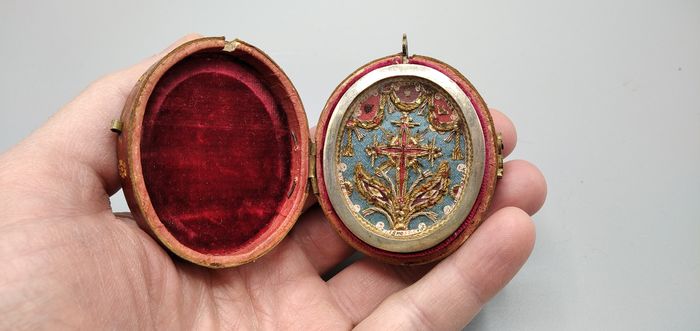 1  Extremely Rare High-Quality Reliquary Containing 6 Relics Including The True Cross