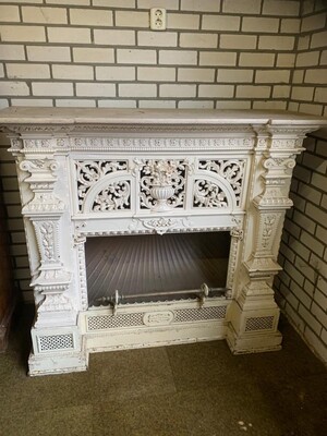 1  Fireplace Made By : Carl Houben & Sohn - Aachen.