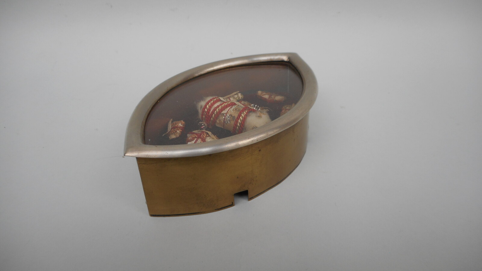 1  First Class Multi Reliquary Relics : S. Clementis, S. Severini, S. Innocentii, S. Incondemii, S. Valerii, S. Claudii, S. Quirini, S. Abudantii, S. Valentini.