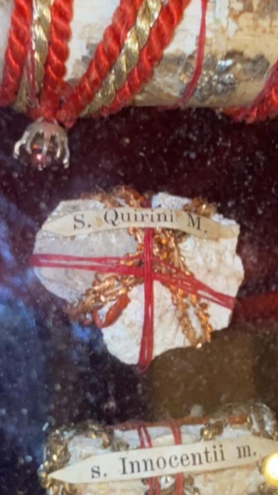 1  First Class Multi Reliquary Relics : S. Clementis, S. Severini, S. Innocentii, S. Incondemii, S. Valerii, S. Claudii, S. Quirini, S. Abudantii, S. Valentini.