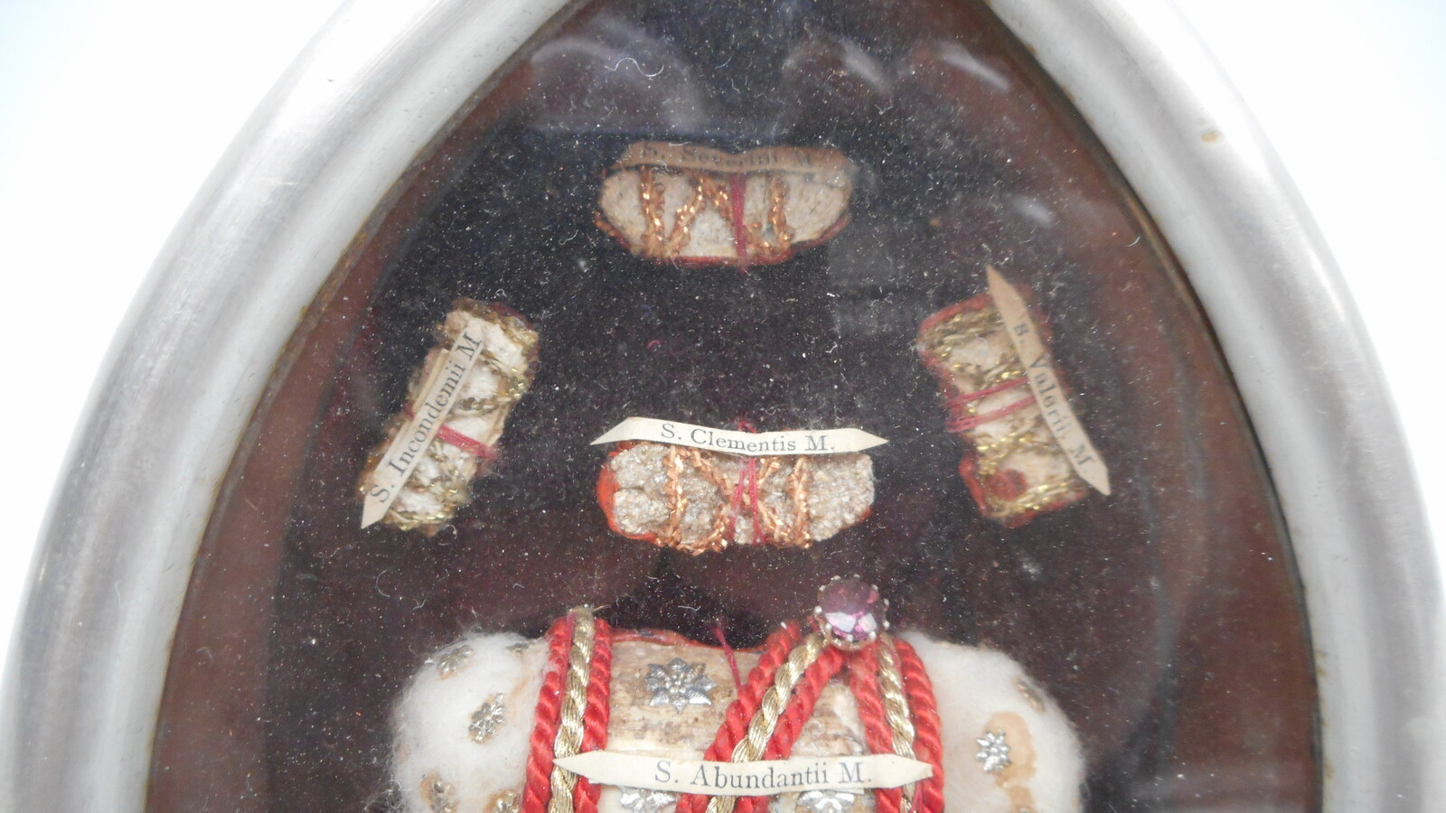 1  First Class Multi Reliquary Relics : S. Clementis, S. Severini, S. Innocentii, S. Incondemii, S. Valerii, S. Claudii, S. Quirini, S. Abudantii, S. Valentini.