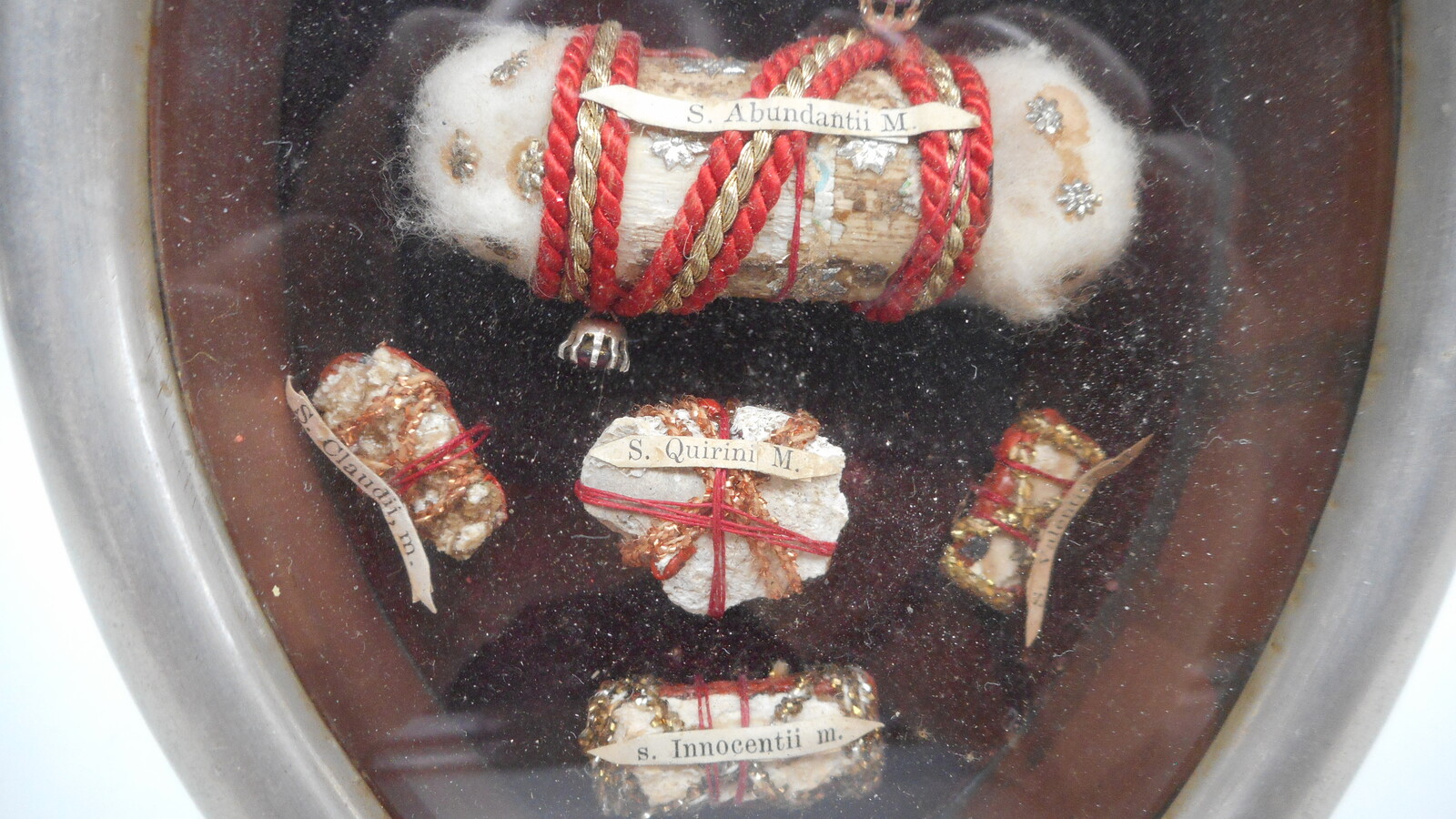 1  First Class Multi Reliquary Relics : S. Clementis, S. Severini, S. Innocentii, S. Incondemii, S. Valerii, S. Claudii, S. Quirini, S. Abudantii, S. Valentini.